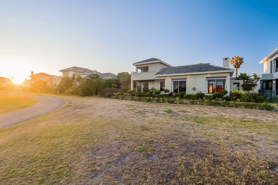 5 Bedroom Property for Sale in Sunset Links Western Cape